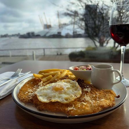 Radisson Blu Hotel, London Canary Wharf East 외부 사진