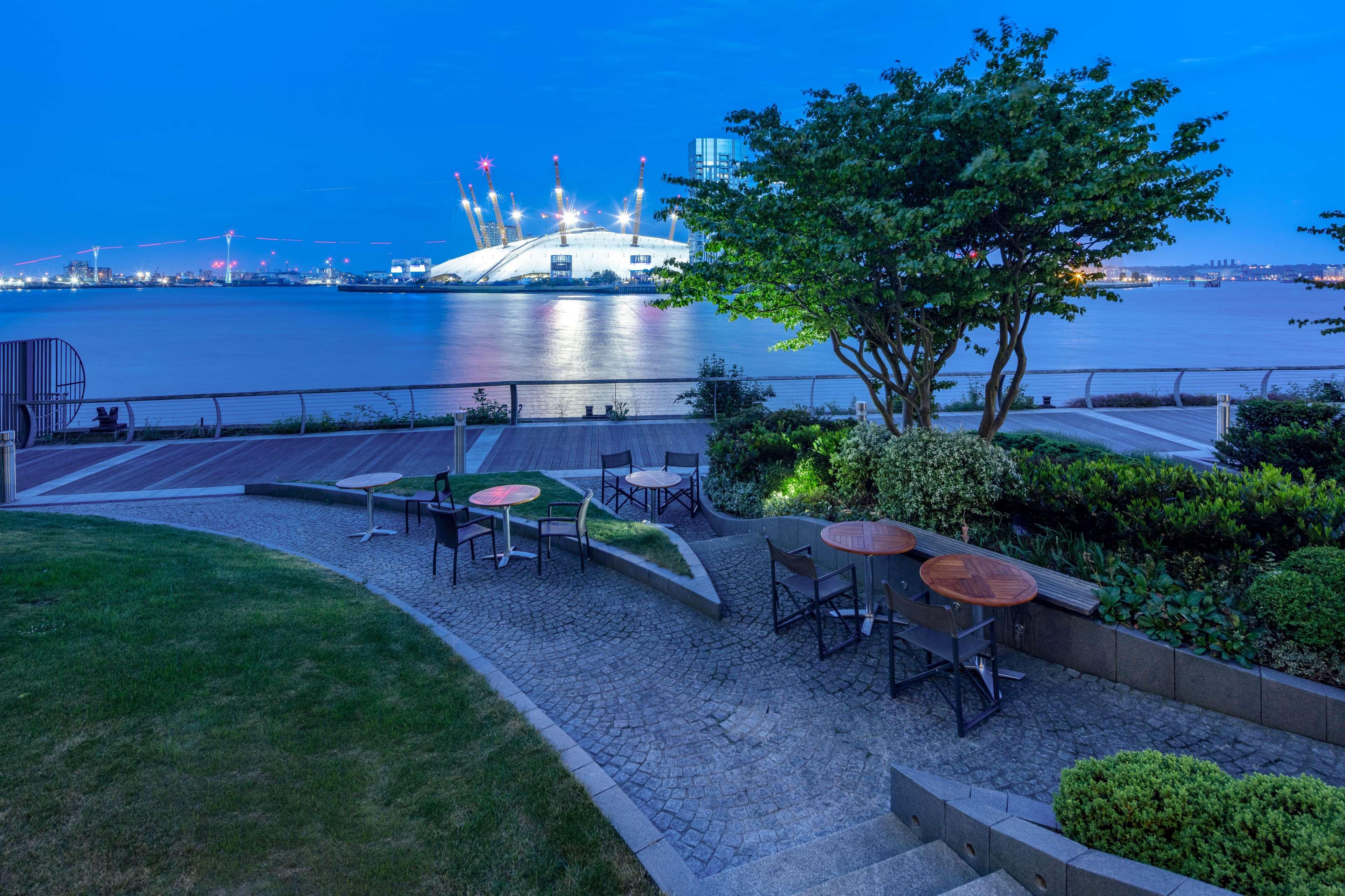 Radisson Blu Hotel, London Canary Wharf East 외부 사진