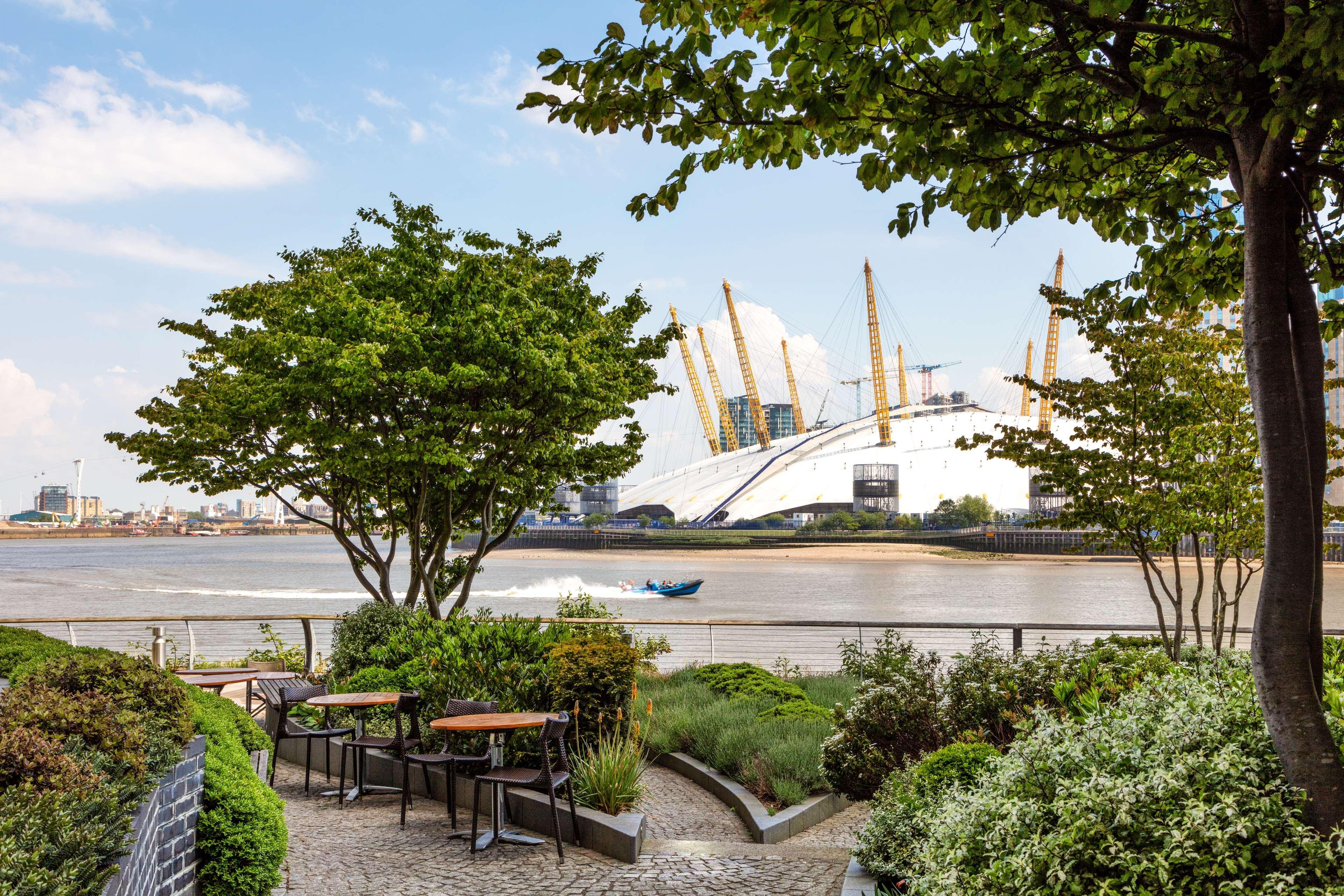 Radisson Blu Hotel, London Canary Wharf East 외부 사진