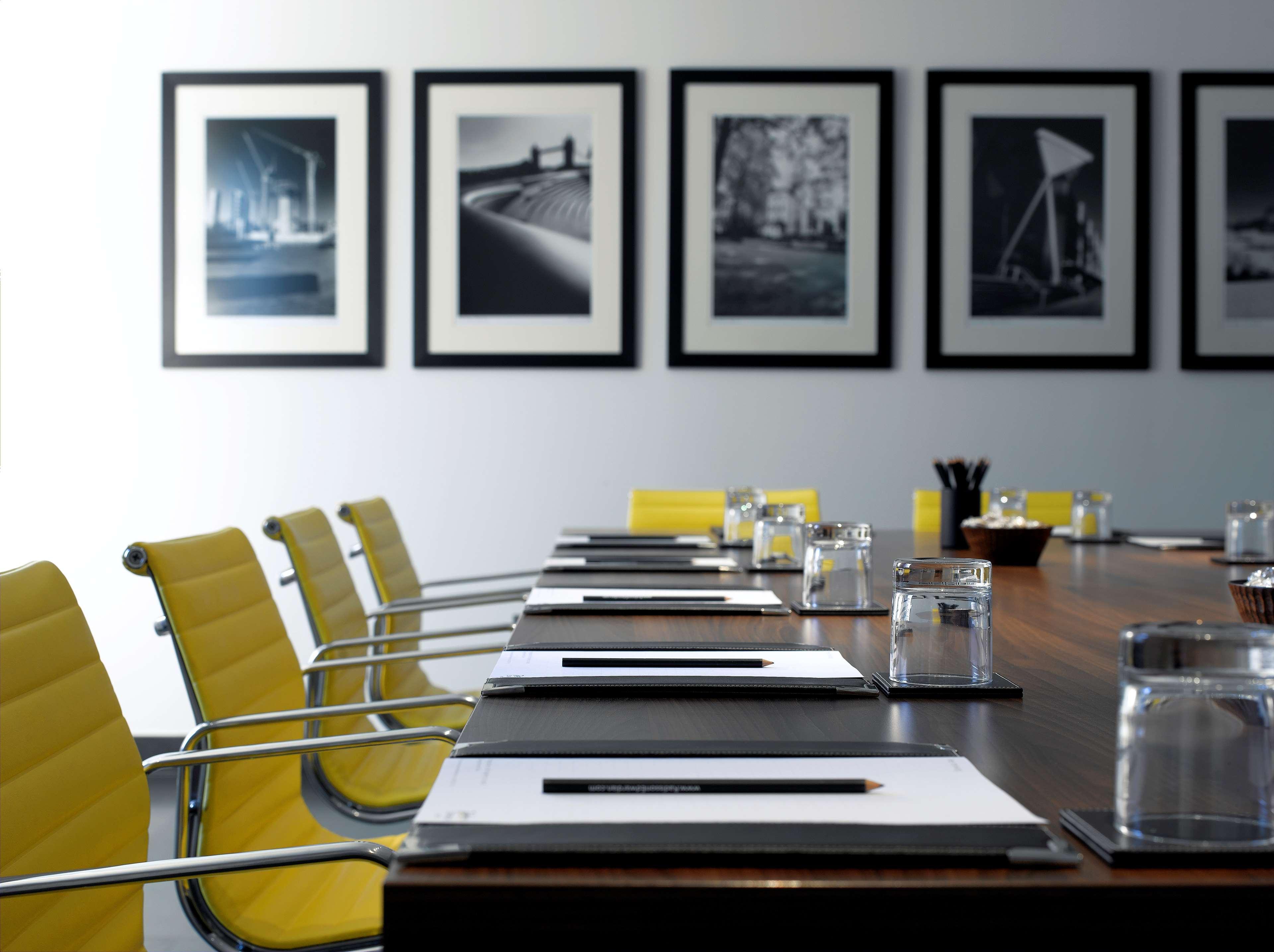 Radisson Blu Hotel, London Canary Wharf East 외부 사진