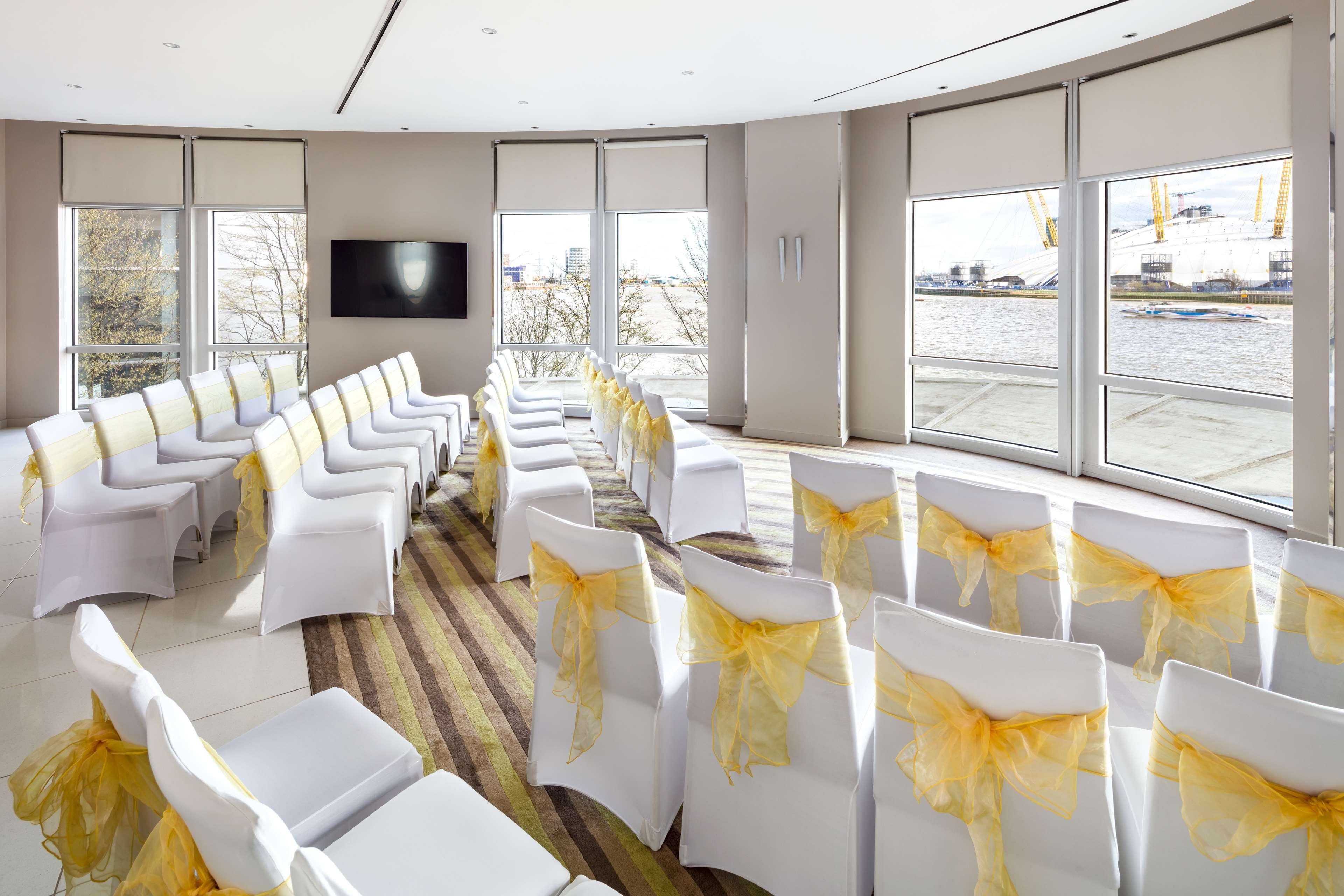 Radisson Blu Hotel, London Canary Wharf East 외부 사진