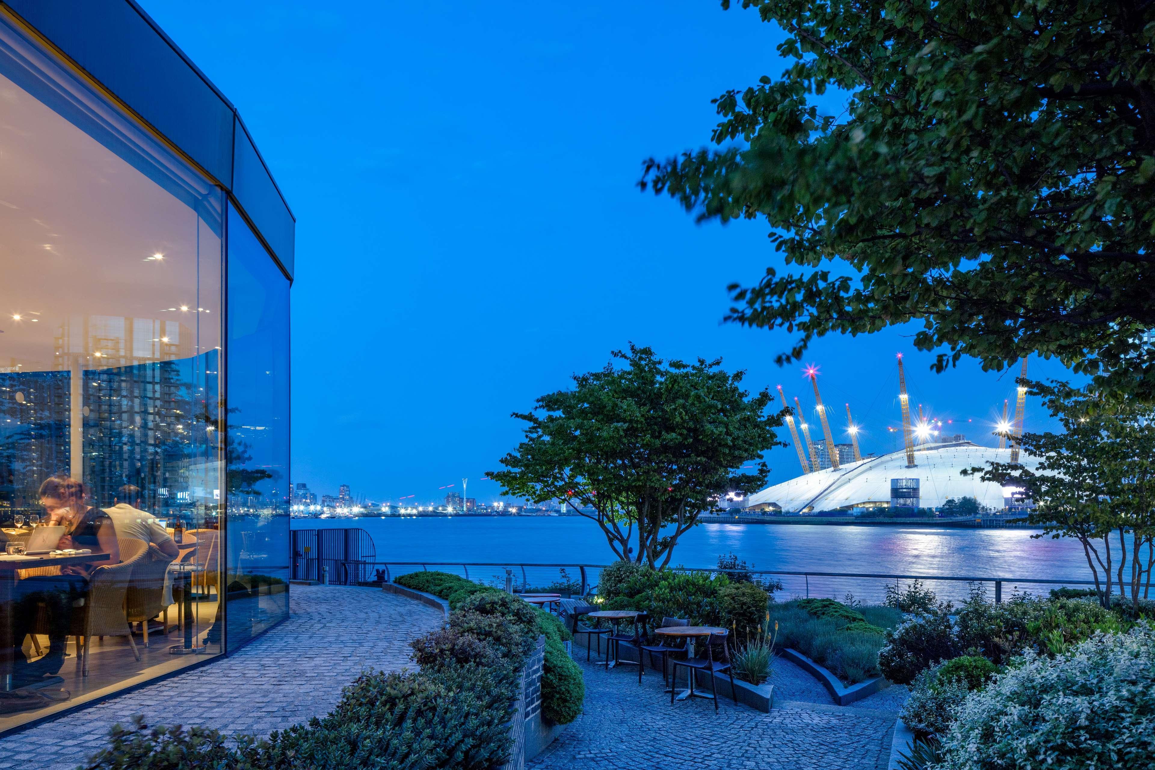 Radisson Blu Hotel, London Canary Wharf East 외부 사진