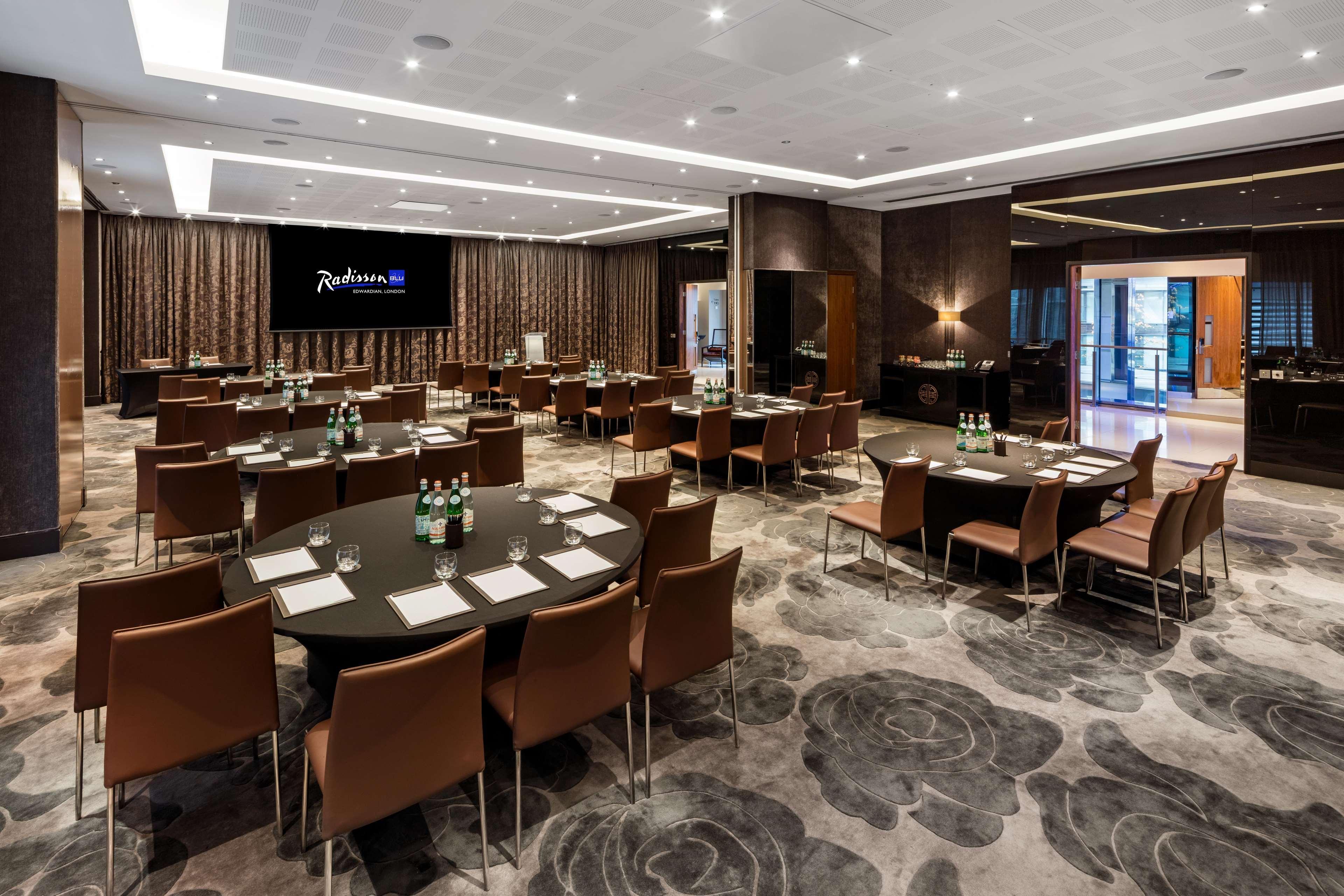 Radisson Blu Hotel, London Canary Wharf East 외부 사진