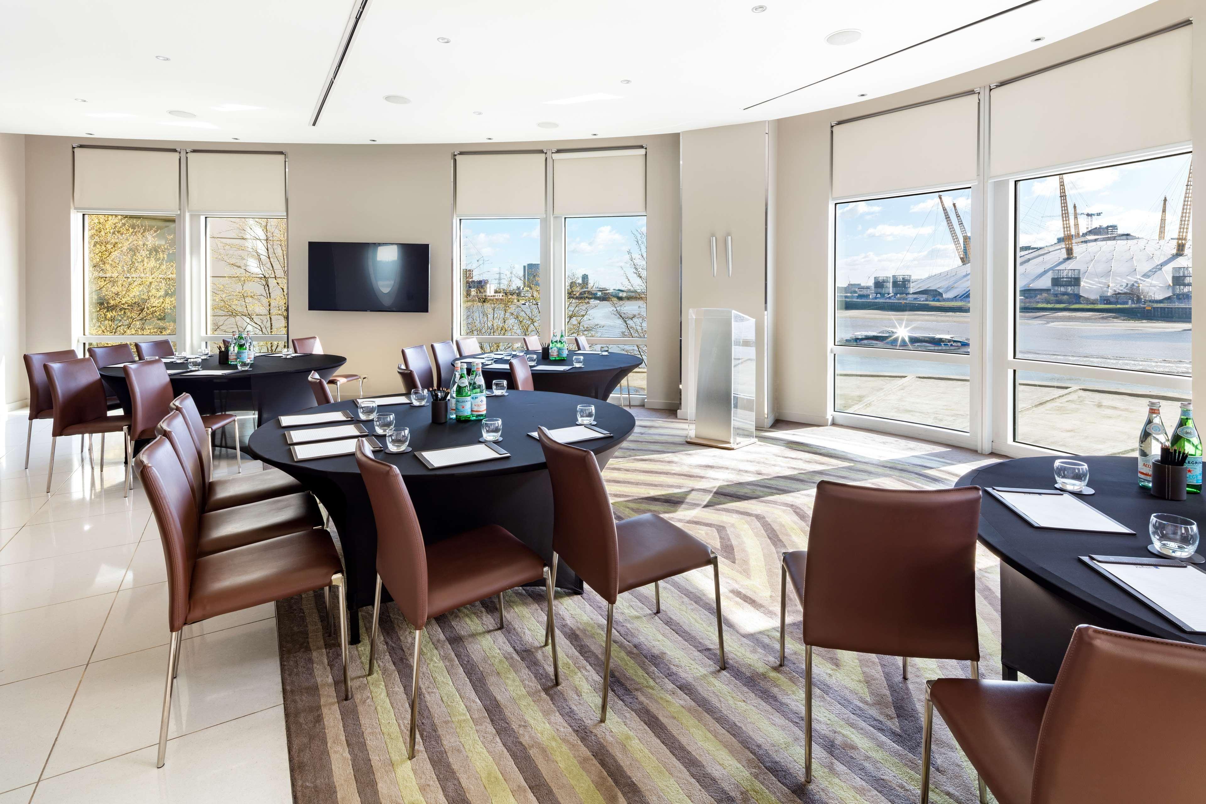 Radisson Blu Hotel, London Canary Wharf East 외부 사진