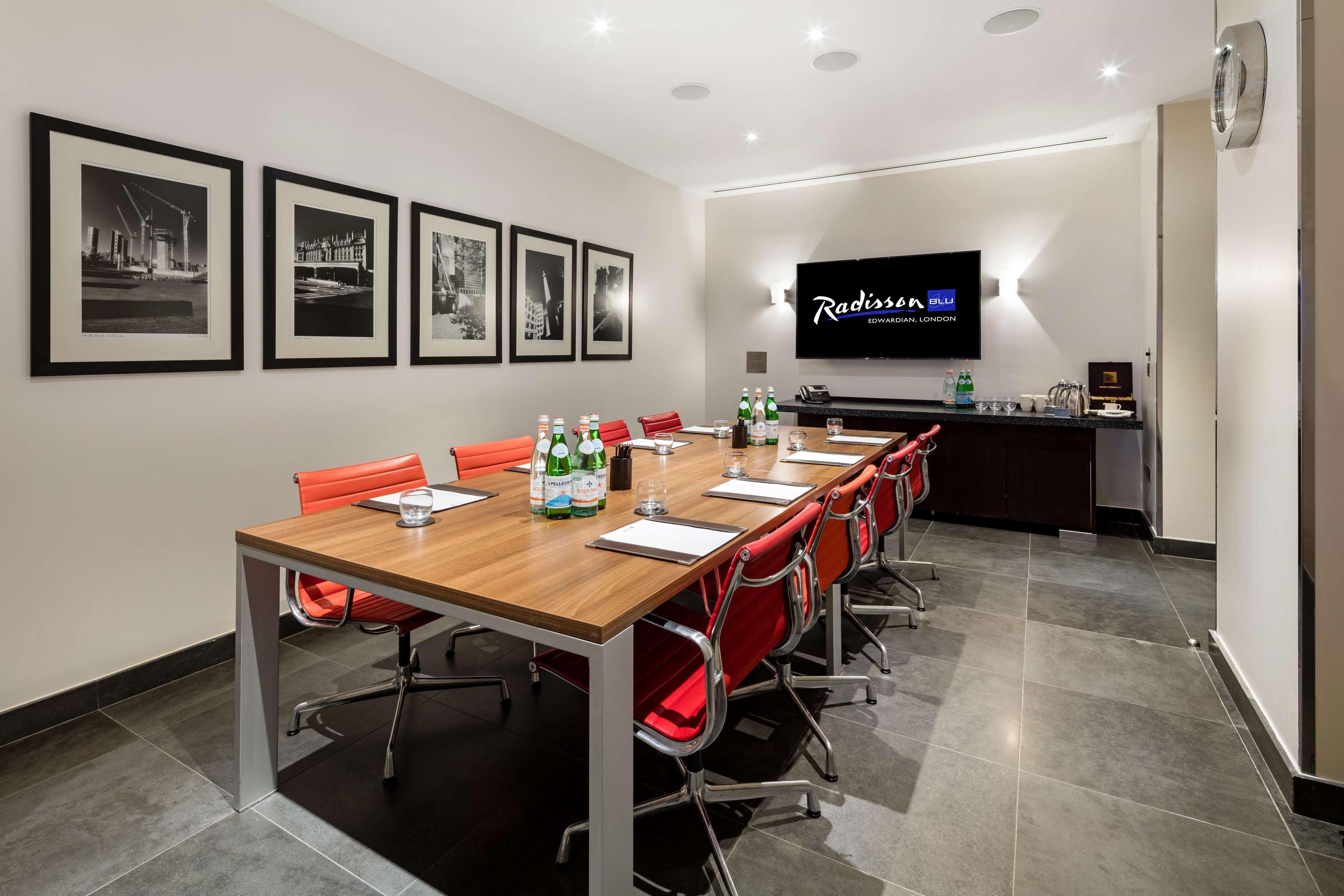 Radisson Blu Hotel, London Canary Wharf East 외부 사진