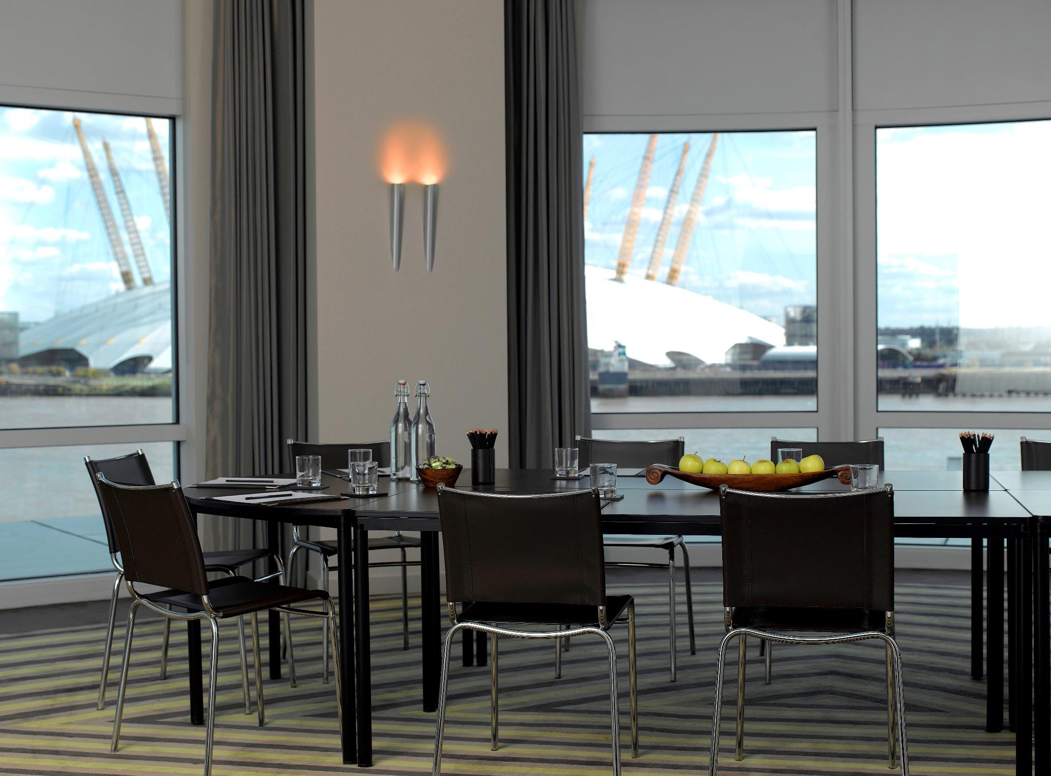 Radisson Blu Hotel, London Canary Wharf East 외부 사진