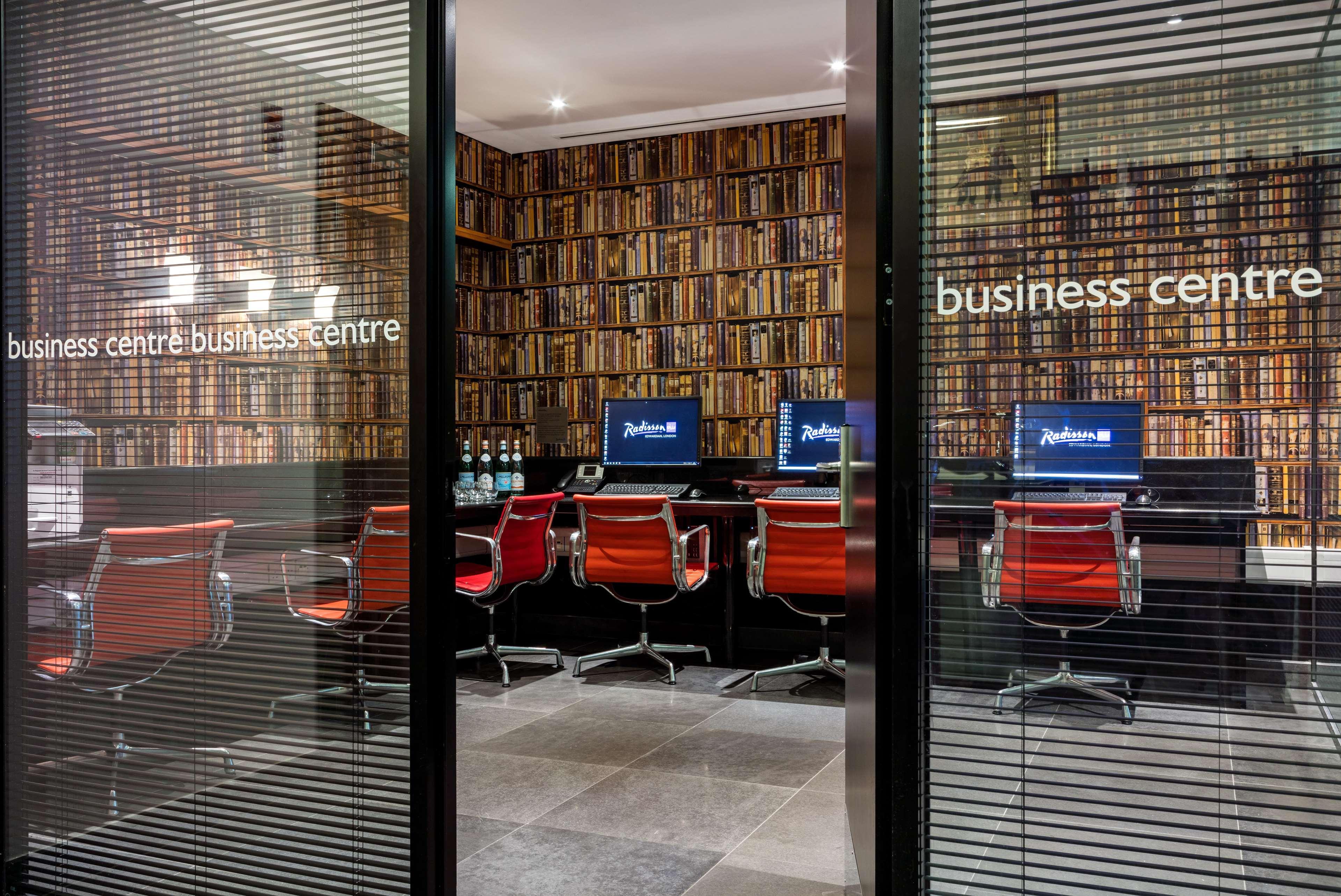 Radisson Blu Hotel, London Canary Wharf East 외부 사진