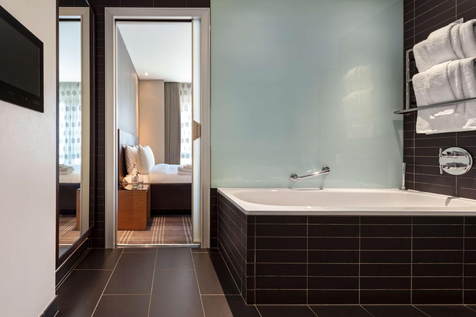 Radisson Blu Hotel, London Canary Wharf East 외부 사진