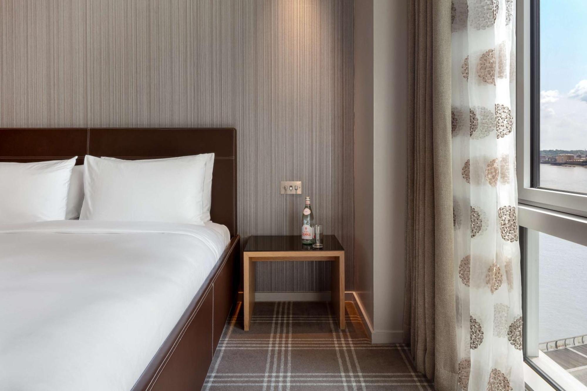 Radisson Blu Hotel, London Canary Wharf East 외부 사진