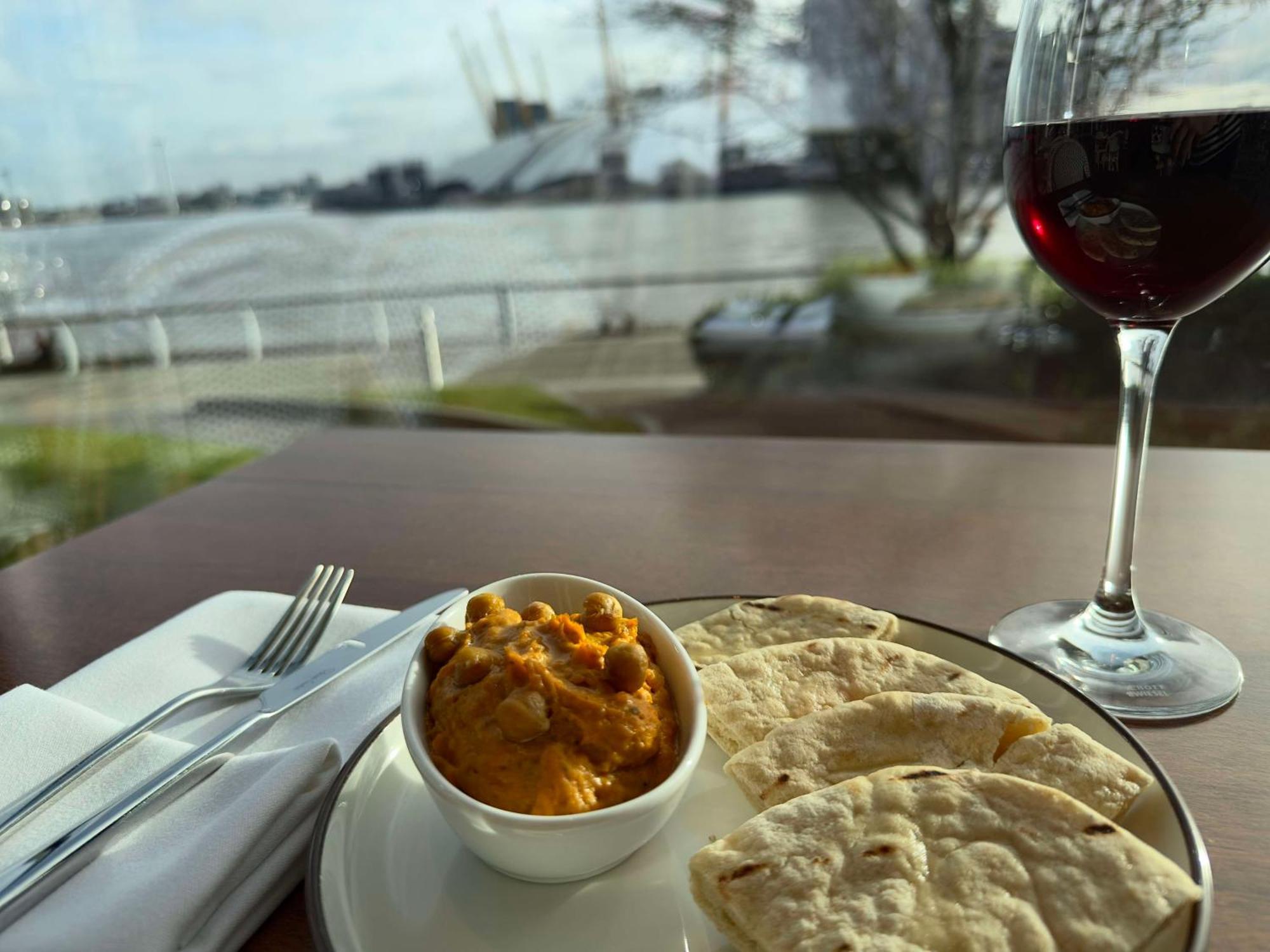 Radisson Blu Hotel, London Canary Wharf East 외부 사진