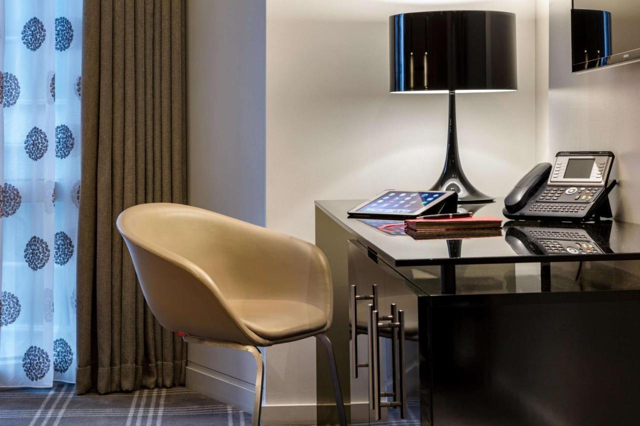 Radisson Blu Hotel, London Canary Wharf East 외부 사진